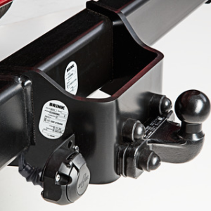 Brink®* Vlečna kljuka pritrjena